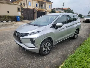 Mitsubishi Xpander Ultimate 2022 Silver