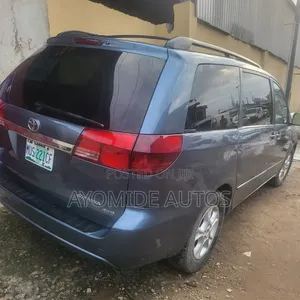 Toyota Sienna 2004 Blue