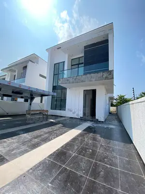 5bdrm Duplex in Chevron for sale