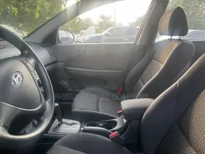 Hyundai Elantra Touring SE Automatic 2010 Red