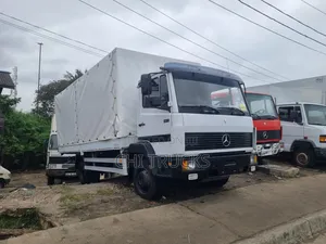Mercedes Benz Space Cargo Trapolin Truck 2010 White