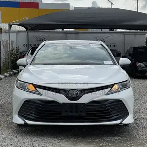 Toyota Camry LE FWD (2.5L 4cyl 8AM) 2018 White