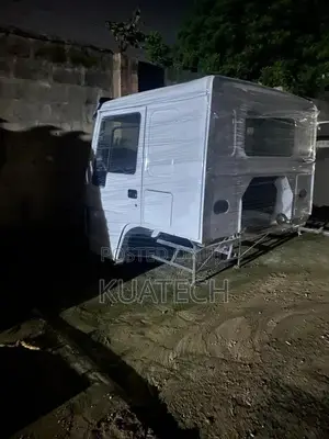 Truck Head, and Different Kind of Truck Parts for Sale