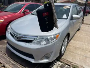 Toyota Camry XLE 4dr Sedan (3.5L 6cyl 6A) 2014 Silver