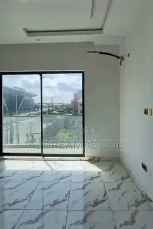 3bdrm Apartment in Yaba, Alagomeji for rent