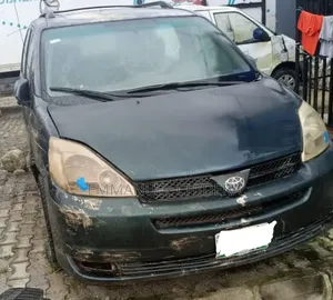 Toyota Sienna 2004 Gray
