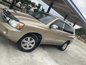Toyota Highlander Limited V6 2005 Gold