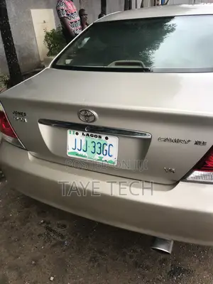 Toyota Camry XLE V6 4dr Sedan (3.0L 6cyl 5A) 2005 Silver
