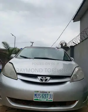 Toyota Sienna 2007 Silver