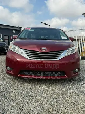 Toyota Sienna XLE AWD 7-Passenger 2013 Red