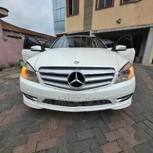 Mercedes-Benz C300 Sport 4Matic Sedan AWD (3.0L 6cyl 7A) 2011 White