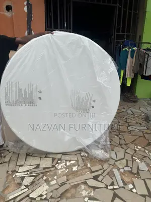Round Banquet Table