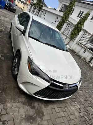 Toyota Camry SE 4dr Sedan (2.5L 4cyl 6A) 2016 White