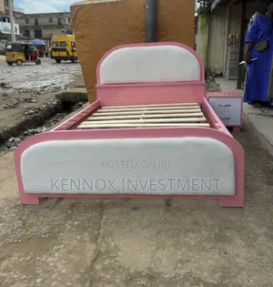 4 and Half by 6 Solid Bedframe With 1 Bedside Drawer