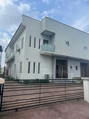 4bdrm Duplex in Lakeview Estate for rent
