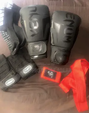 Venum Boxing Training Set – 8oz