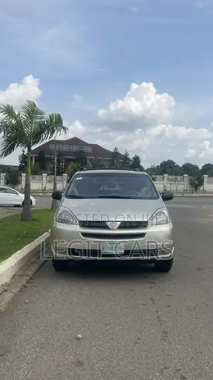 Toyota Sienna 2004 Gold