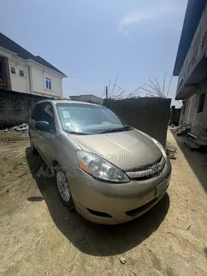 Toyota Sienna 2004 Gold