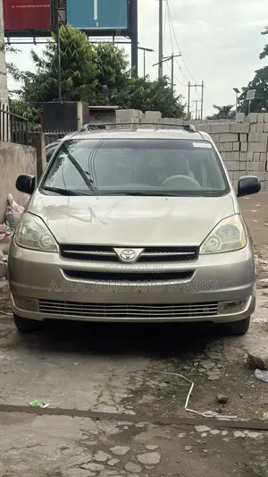 Toyota Sienna 2005 Gold