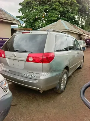 Toyota Sienna 2008 Silver