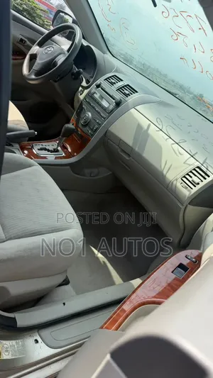Toyota Corolla LE 4dr Sedan (1.8L 4 cyl 4A) 2009 Gold