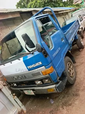 Nigeria Used Toyota Dyna 150 4yers 3y Petrol Engine