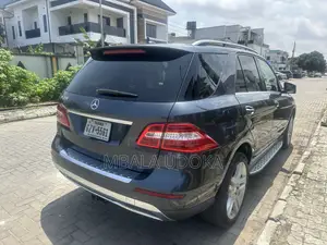 Mercedes-Benz M Class ML350 4dr SUV (3.5L 6cyl 7A) 2015 Gray