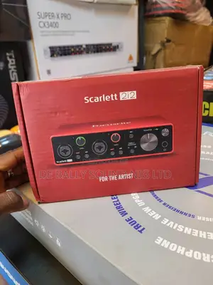 Focusrite Scarlett 2i2 (4th Gen) USB Audio Interface