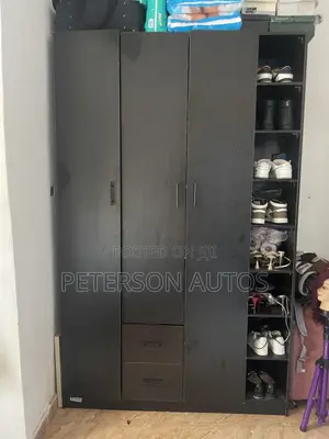 Standard 5ft Wardrobe With Several Layers