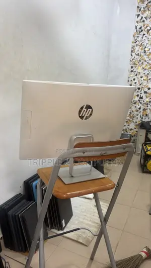 Desktop Computer HP Pavilion 24 8GB AMD Ryzen 5 HDD 1T