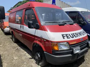 Ford F650 2002 Red