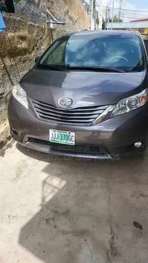 Toyota Sienna 2012 Gray