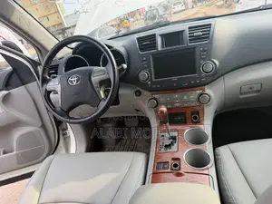 Toyota Highlander Limited 2009 White