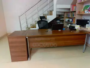 Executive Office Table Ergonomic Office Chair for Sale