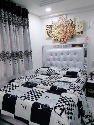 Bed With Mirror Headboard