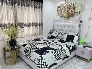 Bed With Mirror Headboard