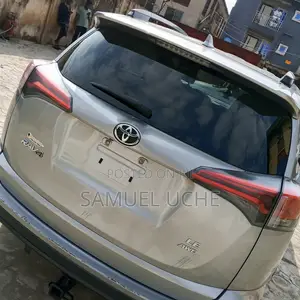 Toyota RAV4 LE 4dr SUV (2.5L 4cyl 6A) 2018 Silver