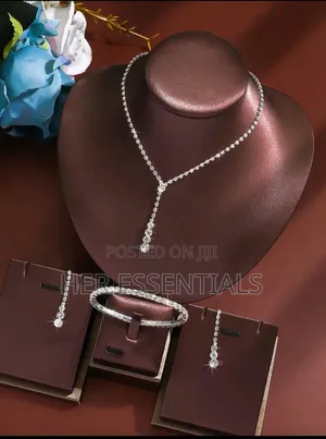 Elegant Teardrop Crystal Jewelry Set