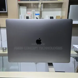 Laptop Apple MacBook Pro 2019 32GB Intel Core i9 SSD 512GB