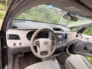 Toyota Sienna 2011 Gray