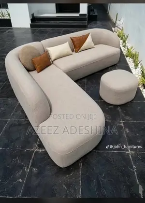 Chair With Throw Pillows