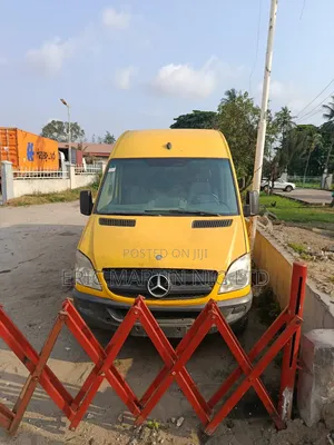 Mercedes-Benz Vito 2010 Yellow