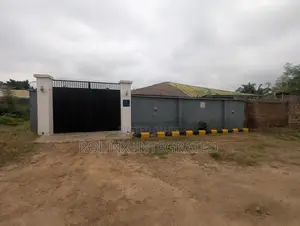 5bdrm Bungalow in Old Ife Road, Alakia for sale