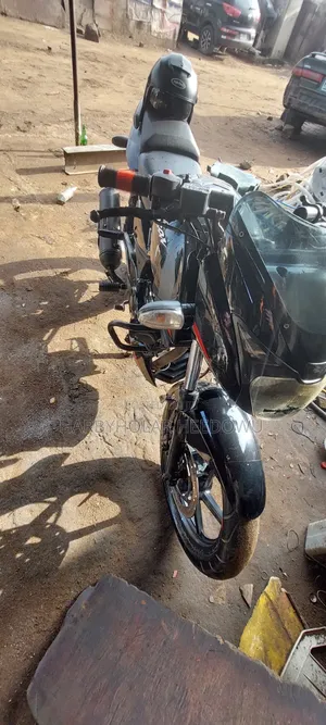 Bajaj Pulsar 220 F 2023 Black