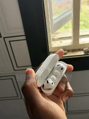Original Apple AirPods Pro 3 With a Very Active Noise Cancellation