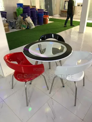 4-Seater LED Round Table Scoop Shell Chair Set –