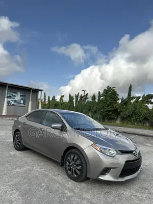 Toyota Corolla LE 4dr Sedan (1.8L 4cyl CVT) 2016 Gold