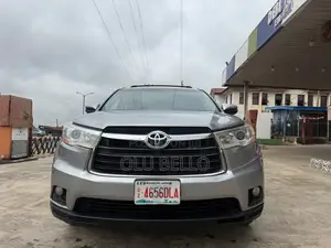 Toyota Highlander XLE 4dr SUV AWD (3.5L 6cyl 6A) 2014 Gray