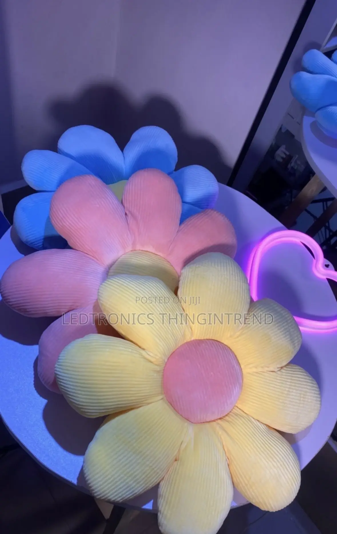 Daisy Plush Pillows