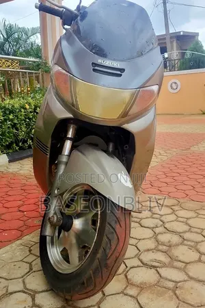 Suzuki 2005 Gray